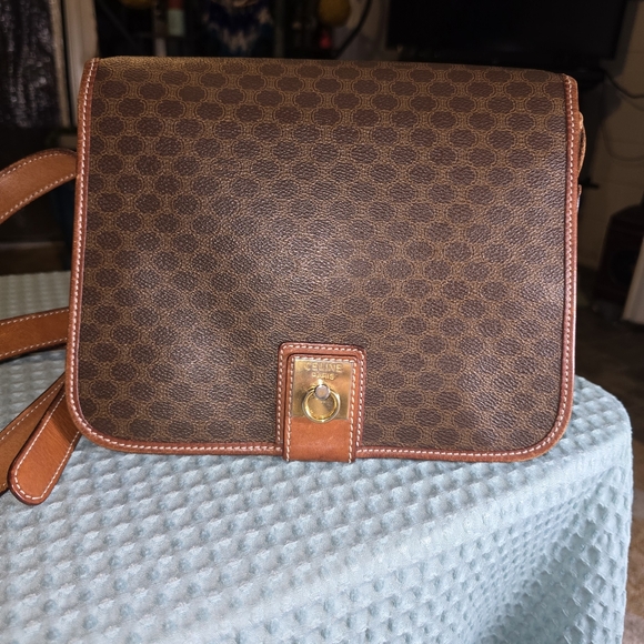 Celine - Picture 7 of 16